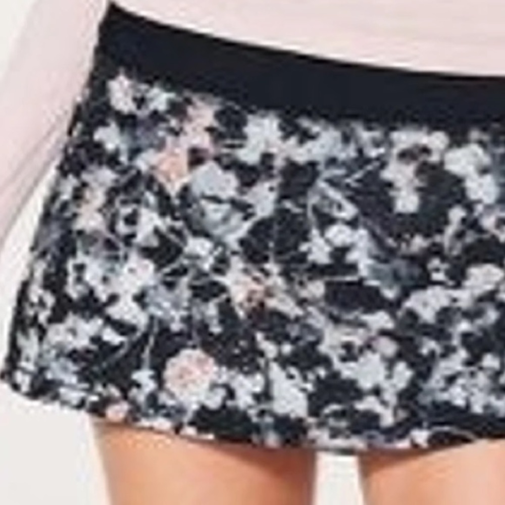 NWT LULULEMON Spring Bloom Pace Rival Skort Skirt